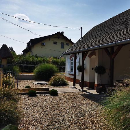 Ferienwohnung Pintes 38 Dunaújváros Exterior foto